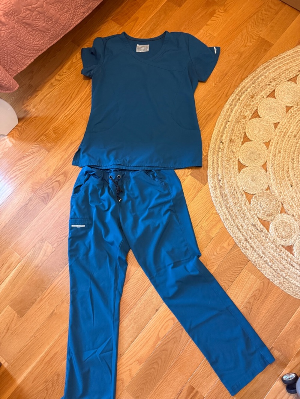 Women’s Sketchers Scrub Set. Bahama blue. Top XL / Pants Large